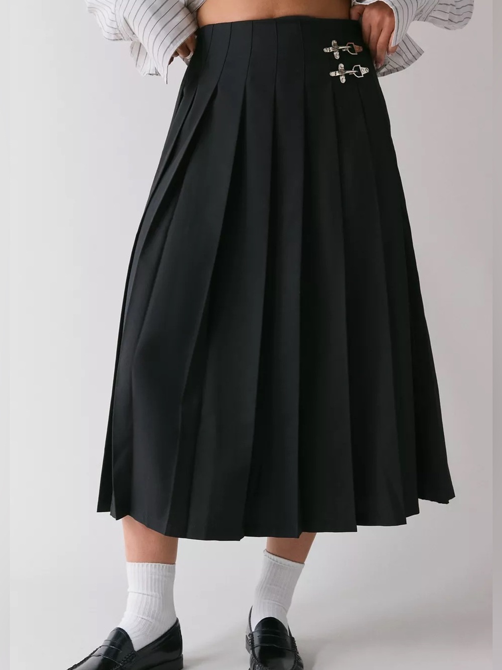 Lioness Fame Buckle Detail Pleated Midi Skirt